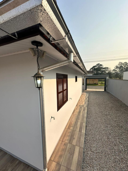 Casa de Alvenaria com Edícula