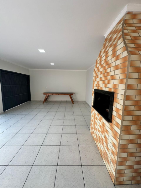 Casa de Alvenaria com Edícula