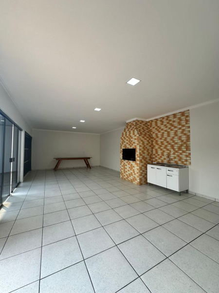 Casa de Alvenaria com Edícula